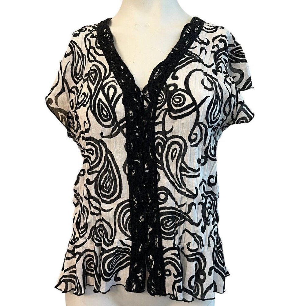 Dressbarn Womens Large Black And White Crinkle Blouse Lace Trim Paisley Button